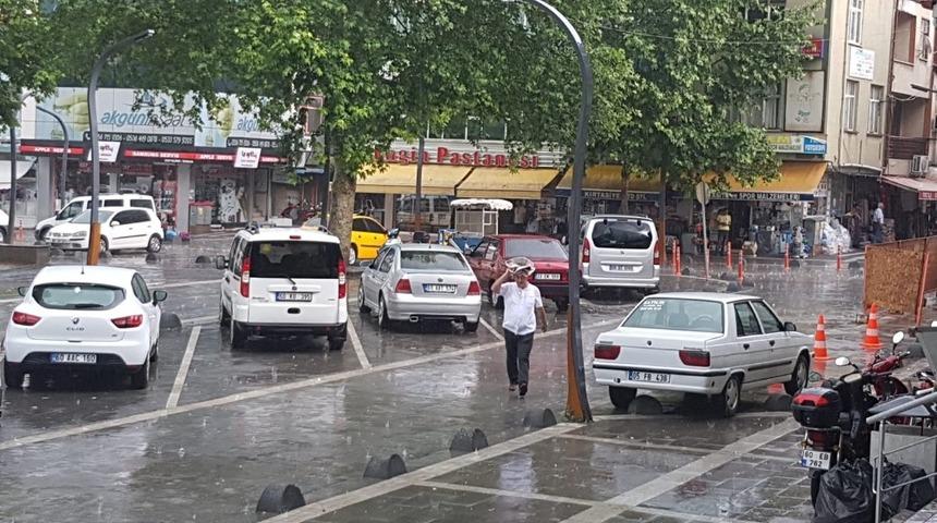 Erbaa’da sağanak yağış