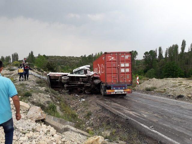 Emet’te trafik kazası: 1 ölü 1 yaralı