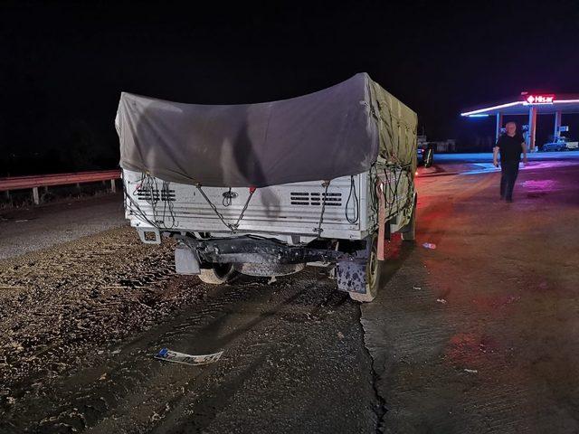 Tokat’ta çamurlu yolda 3 araç çarpıştı: 4 yaralı