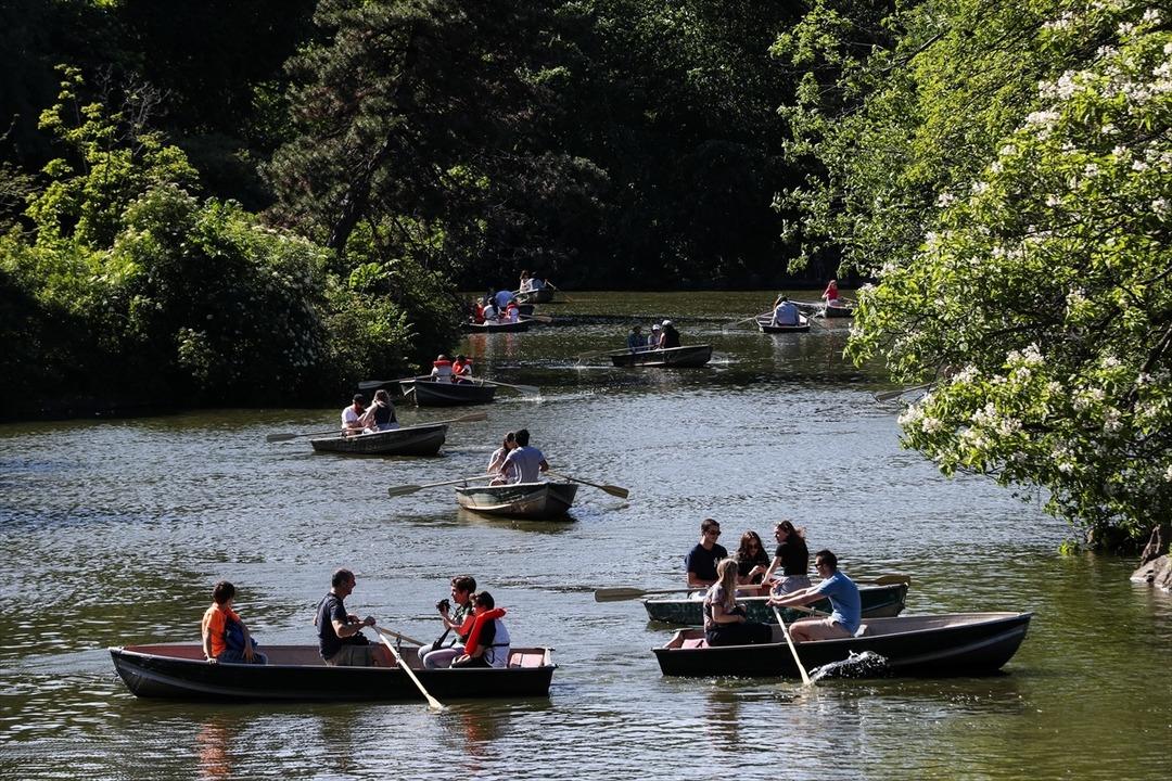 New York'ta sıcak havanın keyfini &ccedil;ıkardılar