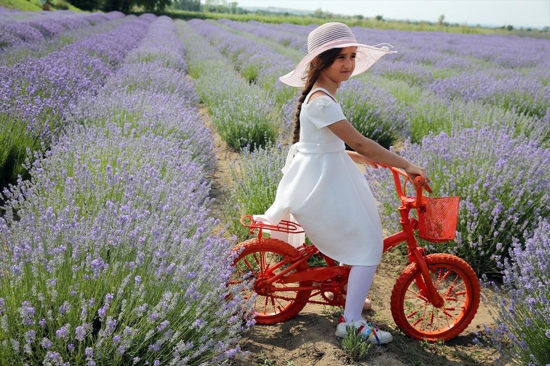 Makinesini alan oraya koştu! Edirne fotoğraf st&uuml;dyosuna d&ouml;nd&uuml;