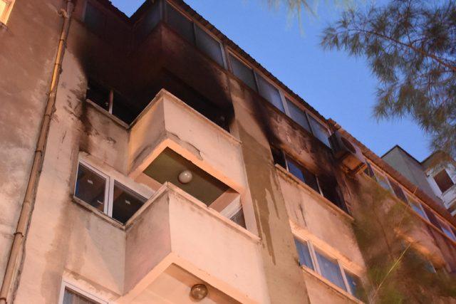 İzmir'de apartman dairesinde yangın