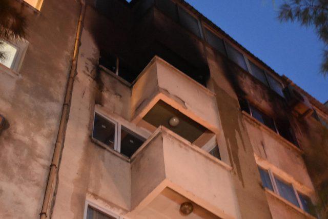İzmir'de apartman dairesinde yangın