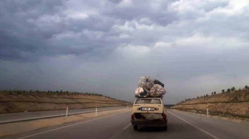 Uşak-Kütahya karayolunda tehlike saçan araç