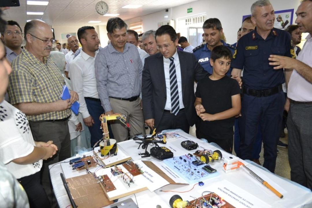 Sultanhisar Halk Eğitim Merkezi &ccedil;alışmalarıyla g&ouml;z kamaştırdı