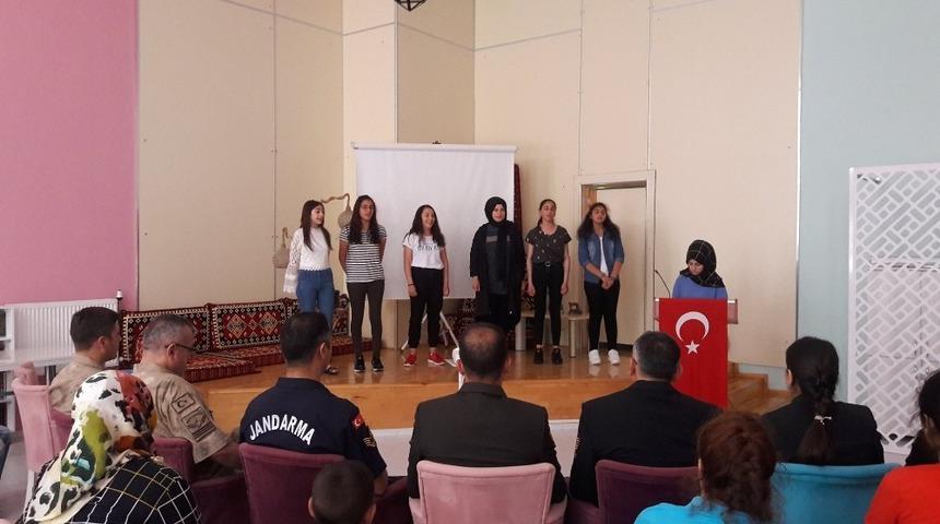 Jandarma kuruluş yıl d&ouml;n&uuml;m&uuml;n&uuml; &ccedil;ocuklarla kutladı