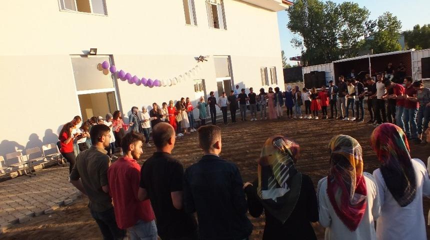 Malazgirtli &ouml;ğrenciler i&ccedil;in sınav &ouml;ncesi moral etkinliği