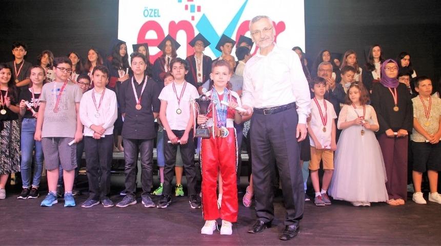 Envar&rsquo;da mezuniyet coşkusu