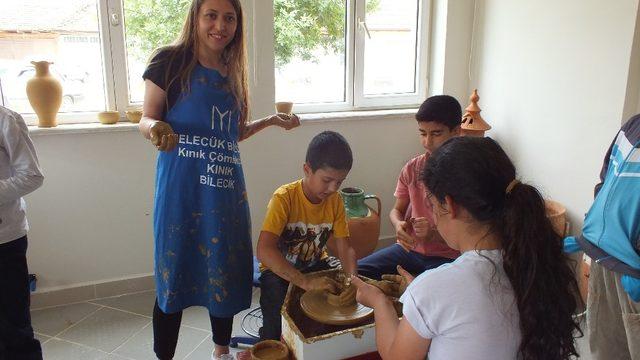 Çömlekçilik mesleğini ilkokulda öğreniyorlar
