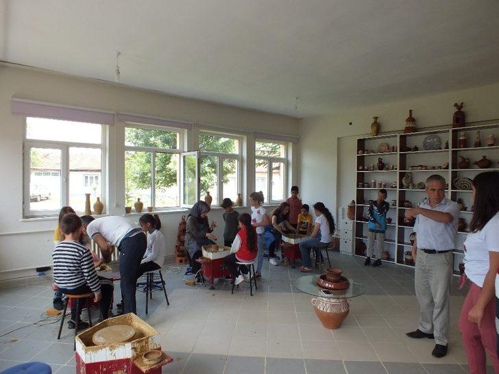 Çömlekçilik mesleğini ilkokulda öğreniyorlar G2