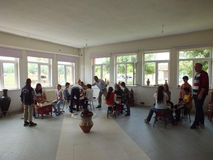 Çömlekçilik mesleğini ilkokulda öğreniyorlar G3