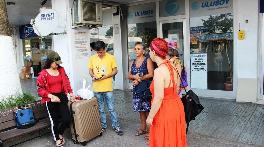 Y&uuml;z&uuml;ne kezzap d&ouml;k&uuml;len Berfin&rsquo;in ameliyat s&uuml;reci başladı