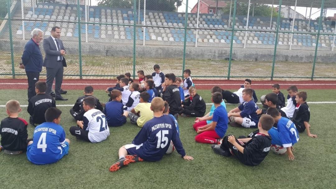 Kaymakam G&uuml;ven&rsquo;den futbol okuluna ziyaret
