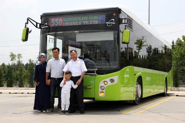 Belediye otobüsünde unutulan 5 yaşındaki çocuk ailesine teslim edildi