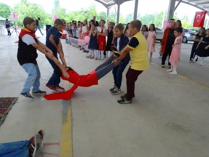 İlkokulda mezuniyet töreni G4