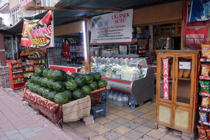 3 kişi marketin önüne tuvaletini yapıp, karpuz çaldı! G1