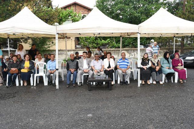 Başarılı kursiyerler sertifikalarını almaya devam ediyor