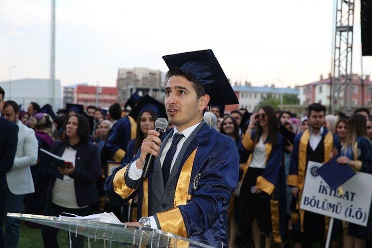 Ardahan Üniversitesi’nde görkemli mezuniyet töreni G3