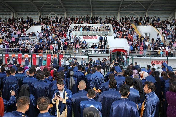 Ardahan Üniversitesi’nde görkemli mezuniyet töreni G4