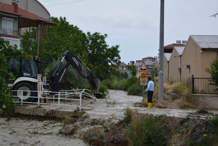 Yağış Nedeniyle Uzunoluk Deresi Taştı G2