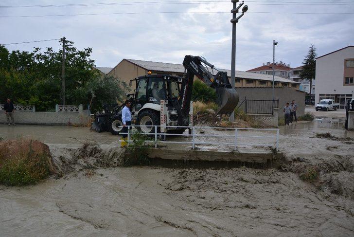 Yağış Nedeniyle Uzunoluk Deresi Taştı G3
