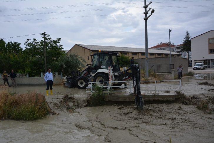 Yağış Nedeniyle Uzunoluk Deresi Taştı G4
