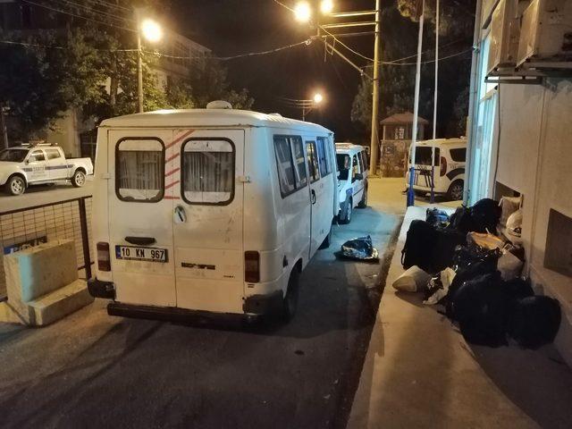 Çanakkale'de minibüste 37 kaçak yakalandı
