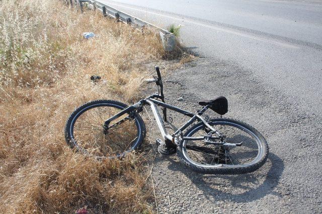 Önce bariyerlere sonra bisiklete çarptı: 1 yaralı