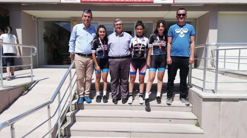 1.Dar B&ouml;lge Yol Bisikleti T&uuml;rkiye Şampiyonası&rsquo;nda Kayseri R&uuml;zgarı