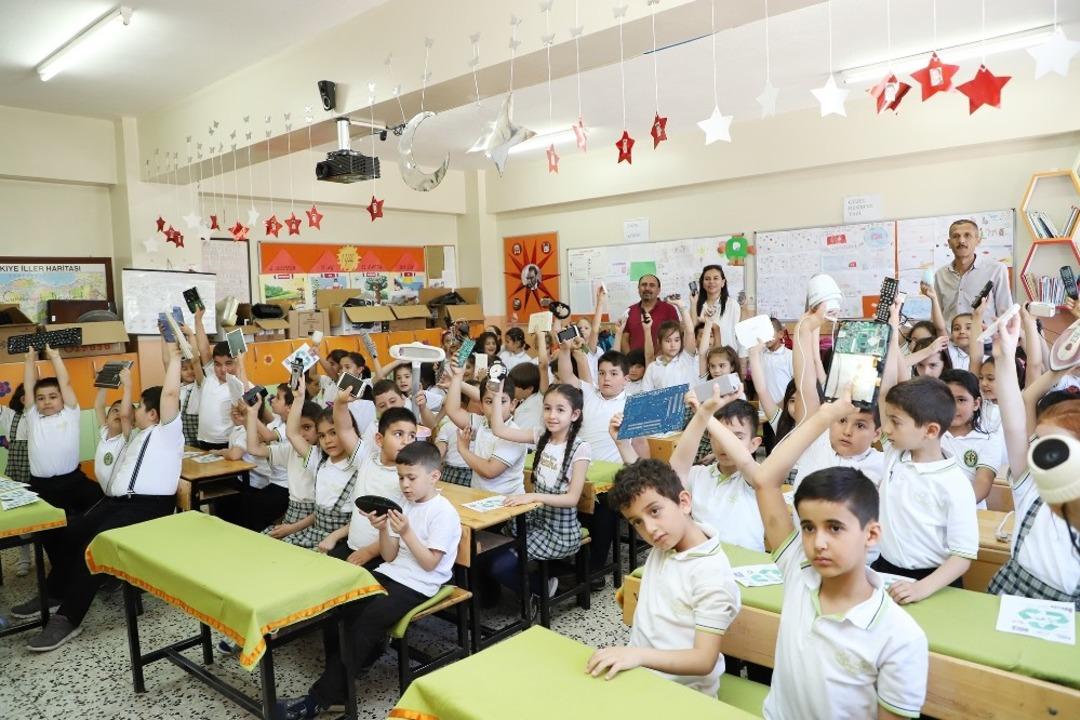 İlkokul &ouml;ğrencileri gelecekleri i&ccedil;in biriktirdi