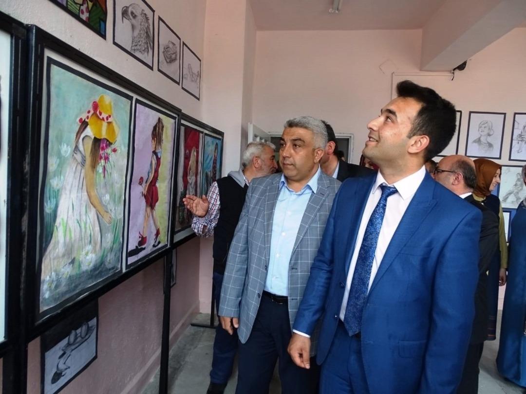 Hisarcık&rsquo;ta yılsonu karma sergisi a&ccedil;ıldı