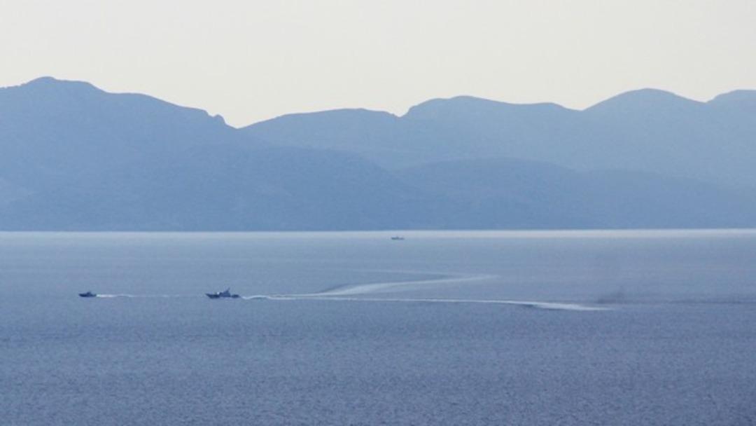 Kardak'ta savaş gemileri karşı karşıya geldi