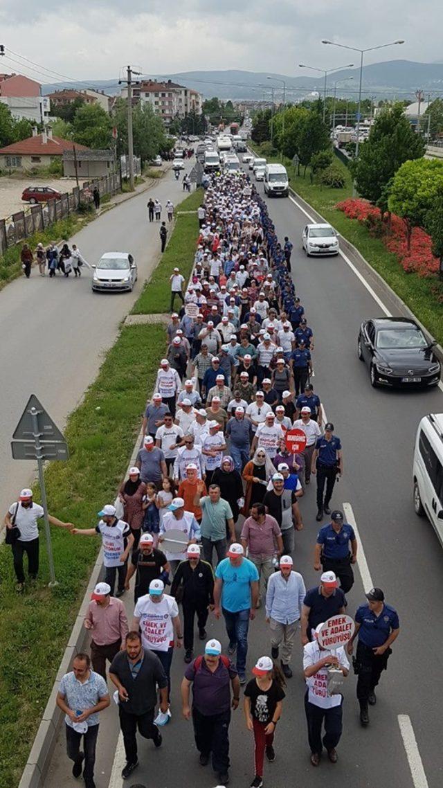 Hak-İş’in yürüyüşüne İzmir’den de katılım oldu