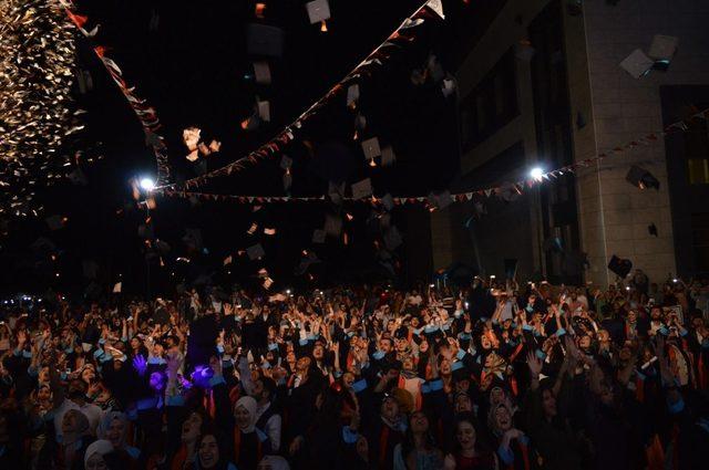 Turgut Özal Üniversitesi ilk mezunlarını verdi