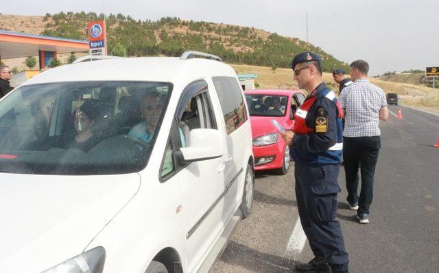 Jandarmanın trafik denetimi devam ediyor