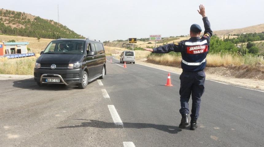 Jandarmanın trafik denetimi devam ediyor