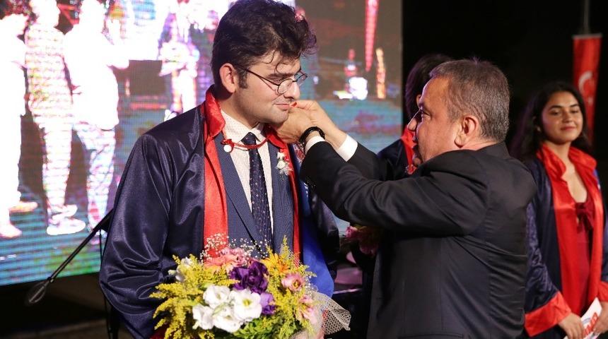 B&ouml;cek: " hayırsever olmaktan gururluyum"