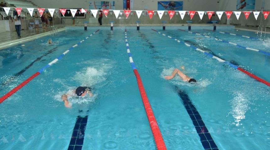 Yarı olimpik y&uuml;zme havuzu vatandaşın hizmetine a&ccedil;ıldı