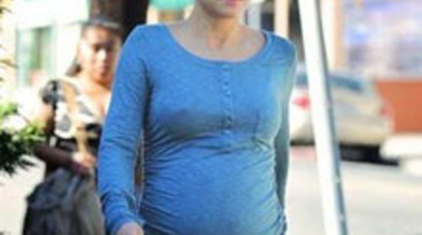 Natalie Hamileliğe Alışamamış