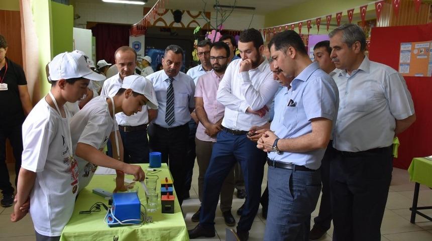 G&ouml;lc&uuml;k Ortaokulunda "T&Uuml;BİTAK 4006 Bilim Fuarı" d&uuml;zenlendi