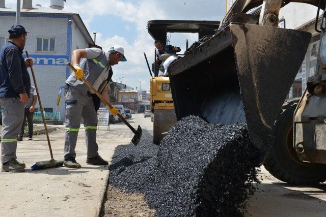 Yakutiye’de bozuk yollar onarılıyor