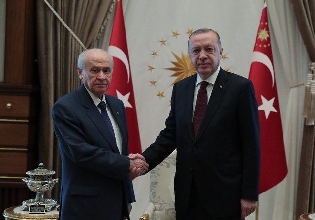 Cumhurbaşkanı Recep Tayyip Erdoğan, MHP Genel Başkanı Devlet Bahçeli’yi Cumhurbaşkanlığı Külliyesinde kabul etti.