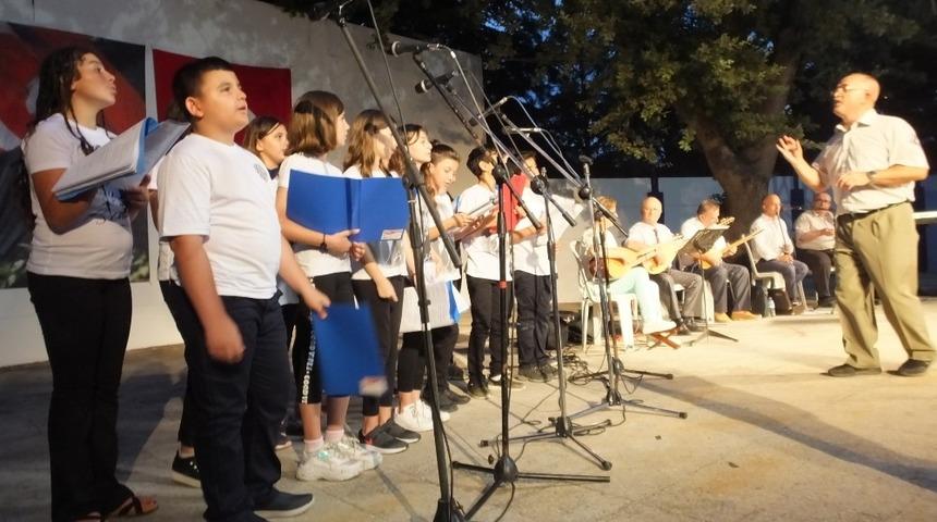 Burhaniye&rsquo;de sazlı s&ouml;zl&uuml; mezuniyet coşkusu