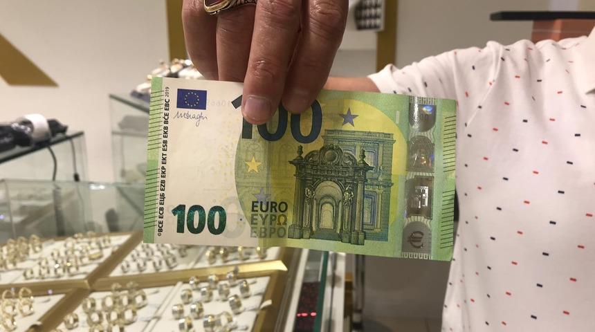 Yeni 100 ve 200 Euro’lar daha küçük ve hologram çıplak gözle görülebiliyor
