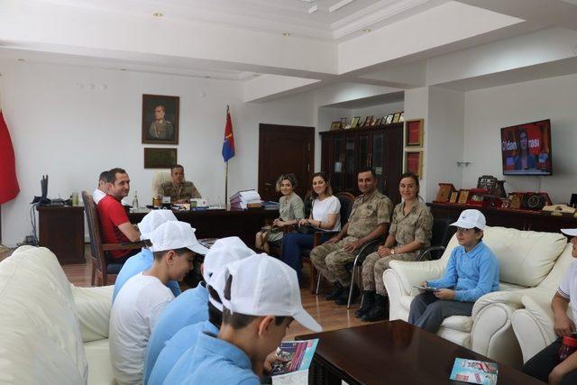 Öğrencilerin jandarma sevgisi