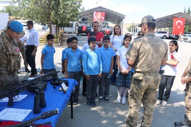 Öğrencilerin jandarma sevgisi