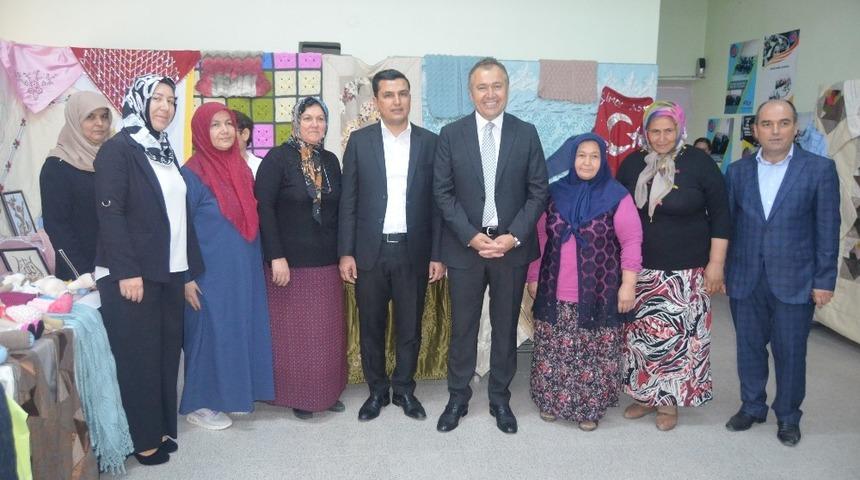 Selendili kursiyerlerin &uuml;r&uuml;nleri beğeni topladı