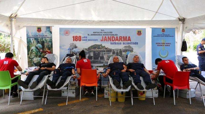 Antalya İl Jandarmadan kan bağışı