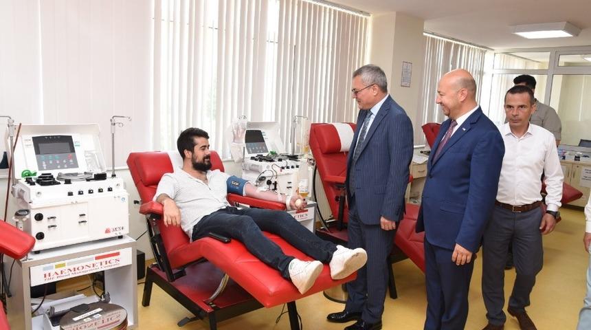 Vali Deniz kan bağışının &ouml;nemine dikkat &ccedil;ekti