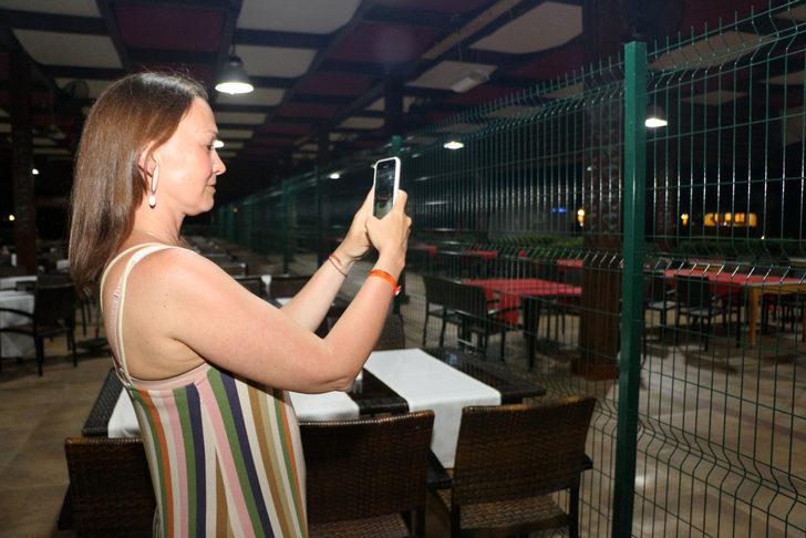 Antalya'da otel ve sahil tel örgülerle ayrıldı, turistler mağdur oldu G4